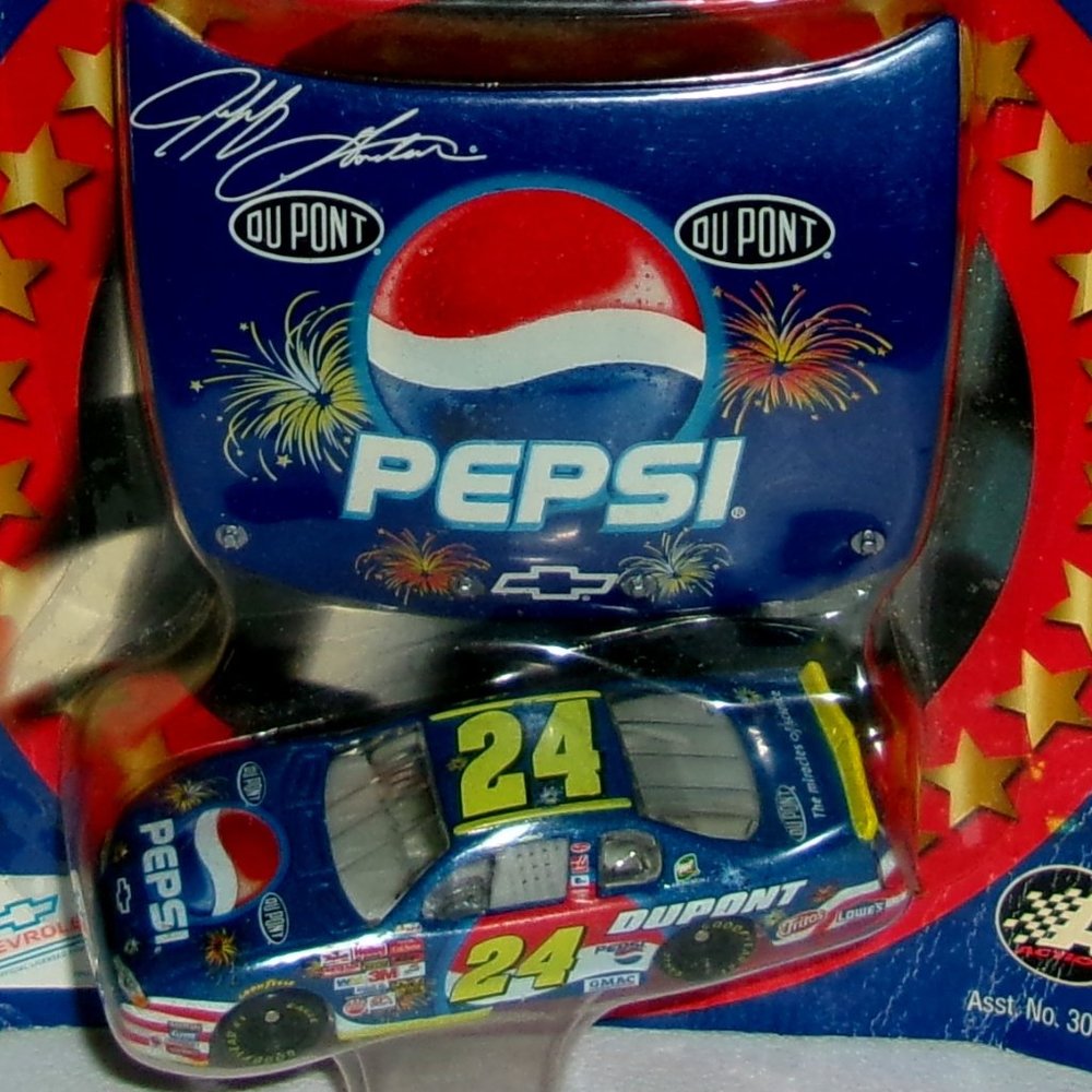 2002 NASCAR Jeff Gordon Die Cast 1/64 Scale